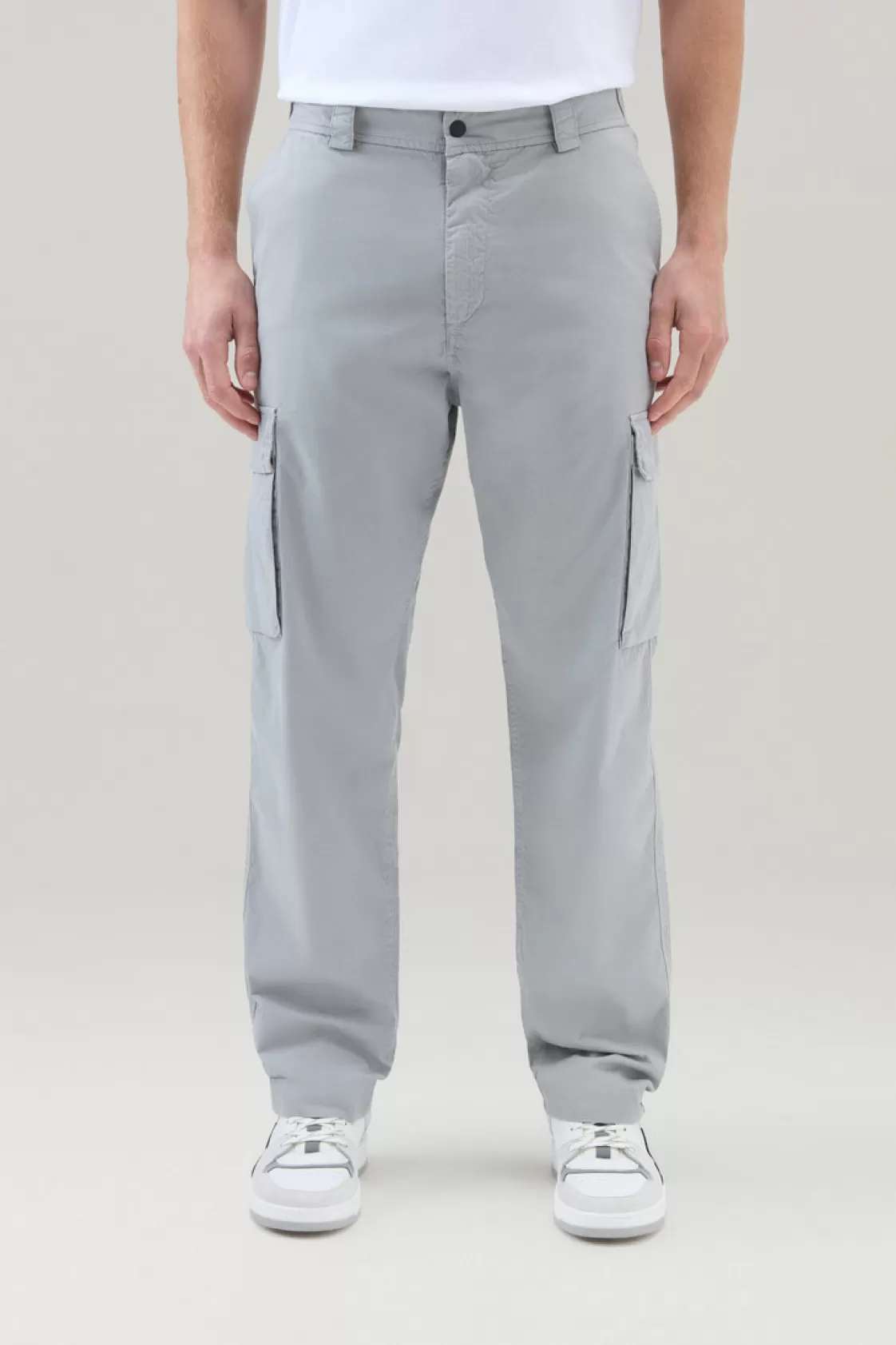 Trousers & Shorts>woolrich Garment-Dyed Cargo Pants In Pure Cotton Gabardine Mineral Grey