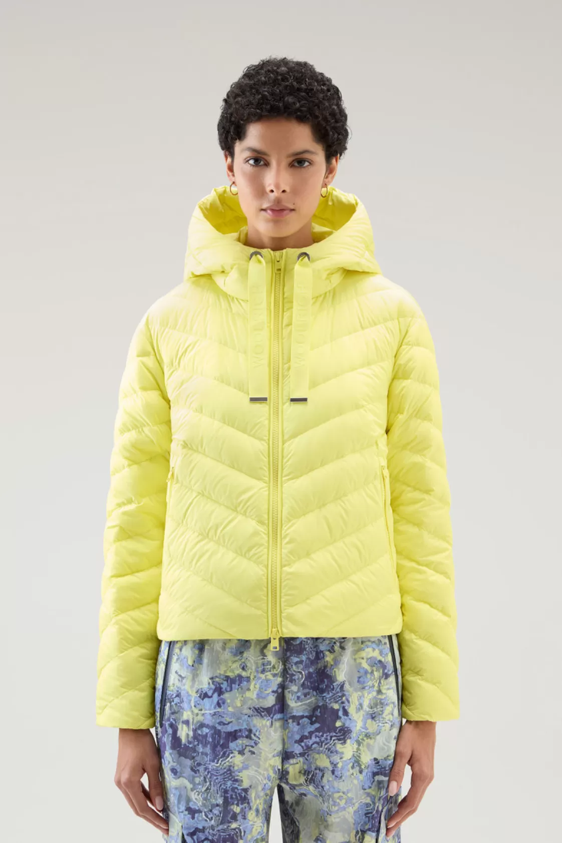 Lightweight Down Jackets>woolrich Microfibre Jacket With Chevron Quilting And Hood Sunny Lemon