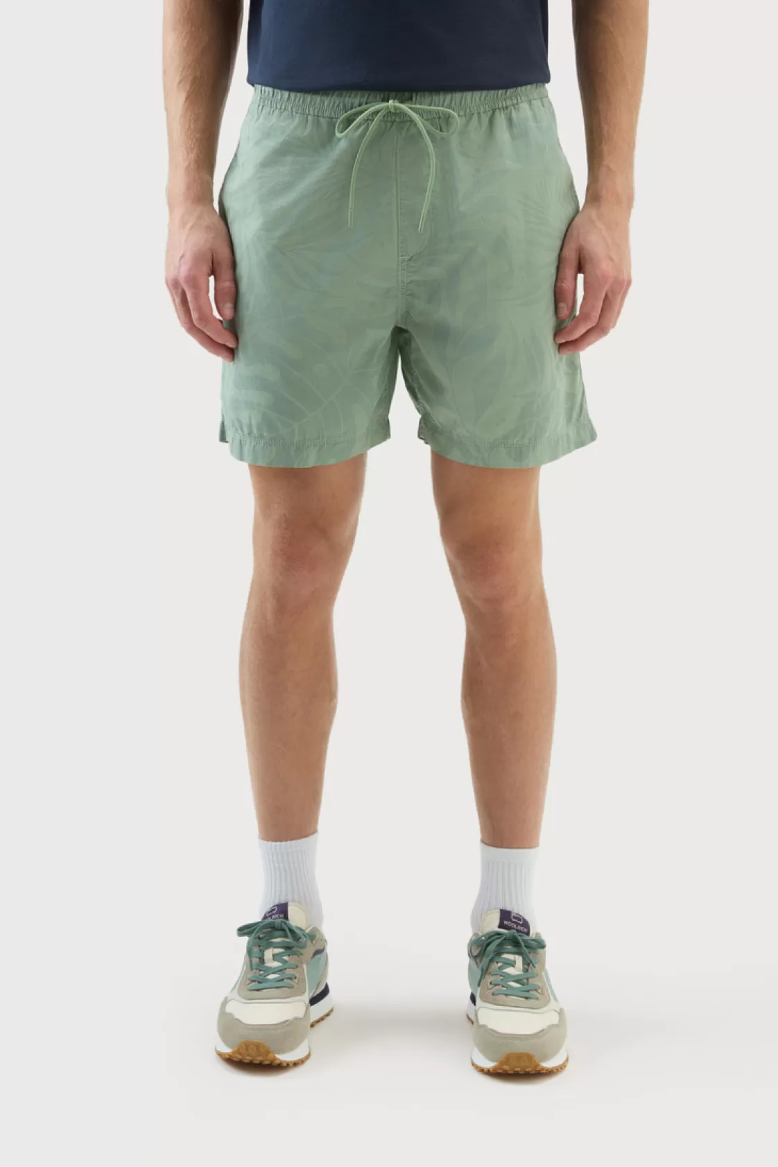 Trousers & Shorts>woolrich Pure Cotton Garment-Dyed Shorts With A Tropical Print Sage Flower