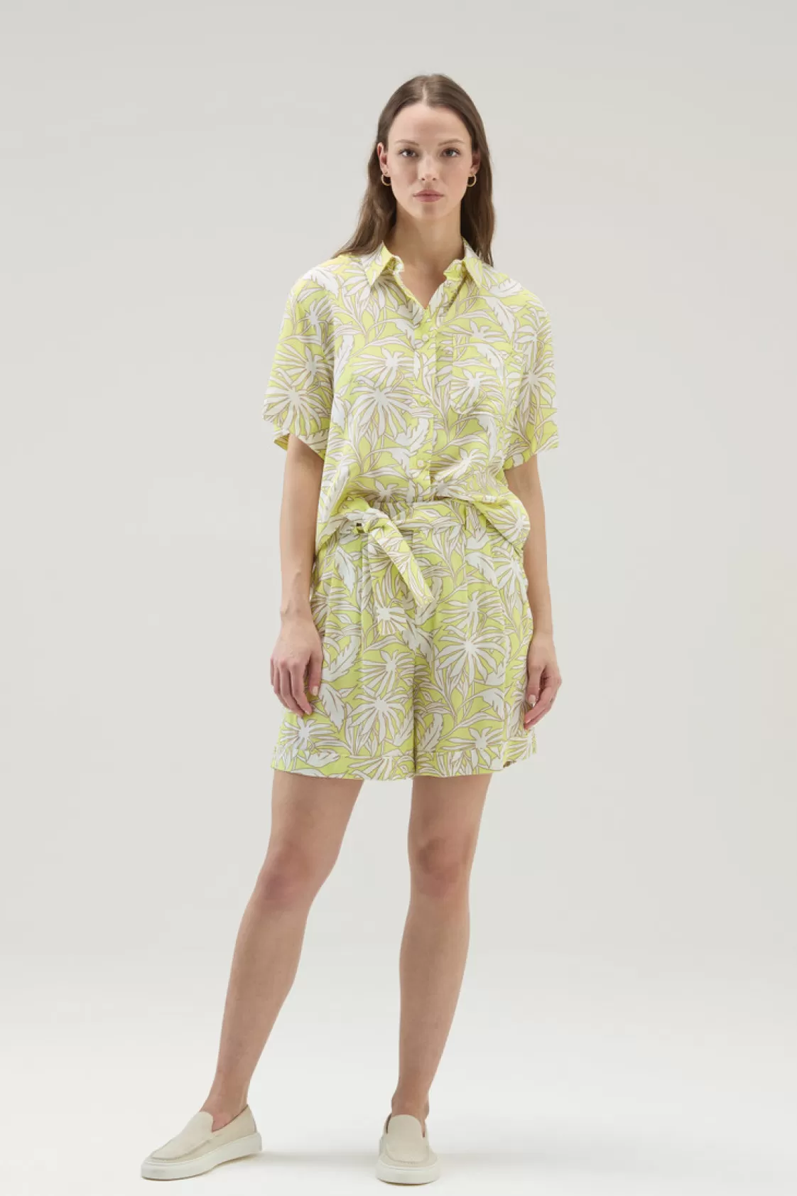 Trousers & Shorts>woolrich Shorts With A Tropical Print Sunny Lemon Flower