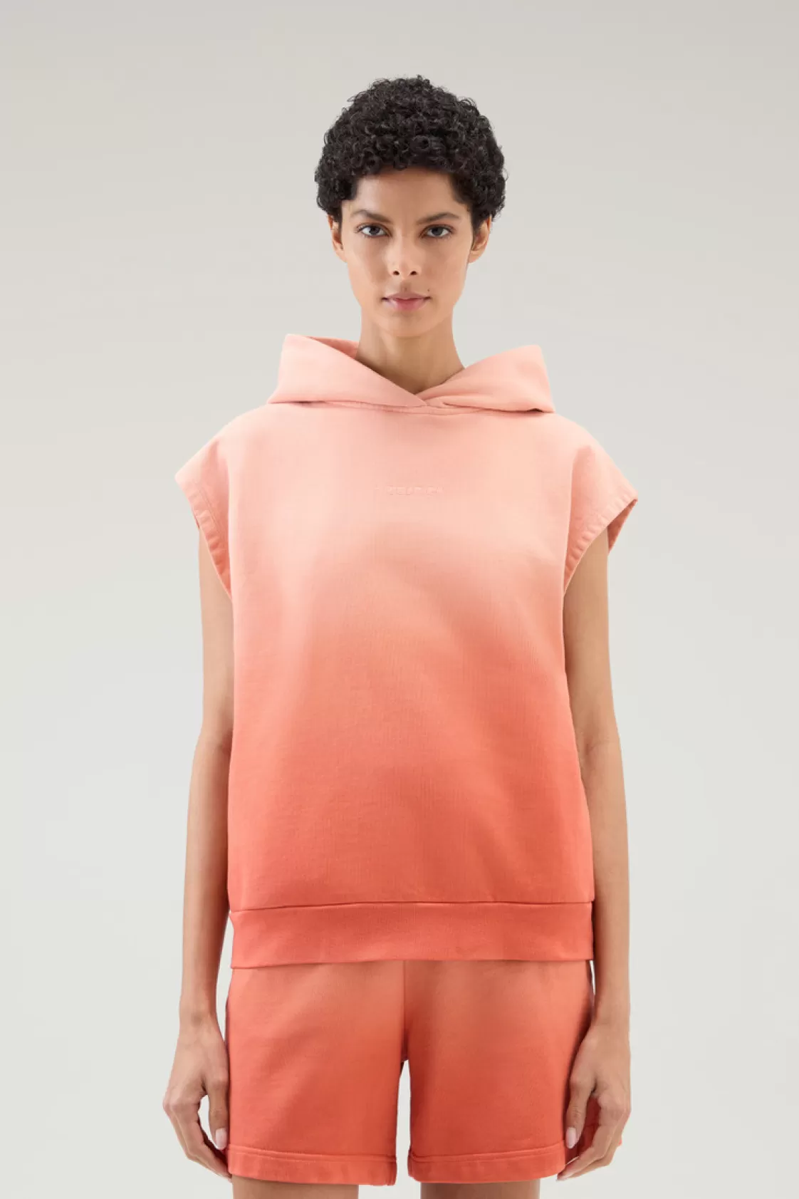 Sweatshirts>woolrich Sleeveless Hoodie In Garment-Dyed Pure Cotton Coral Sand