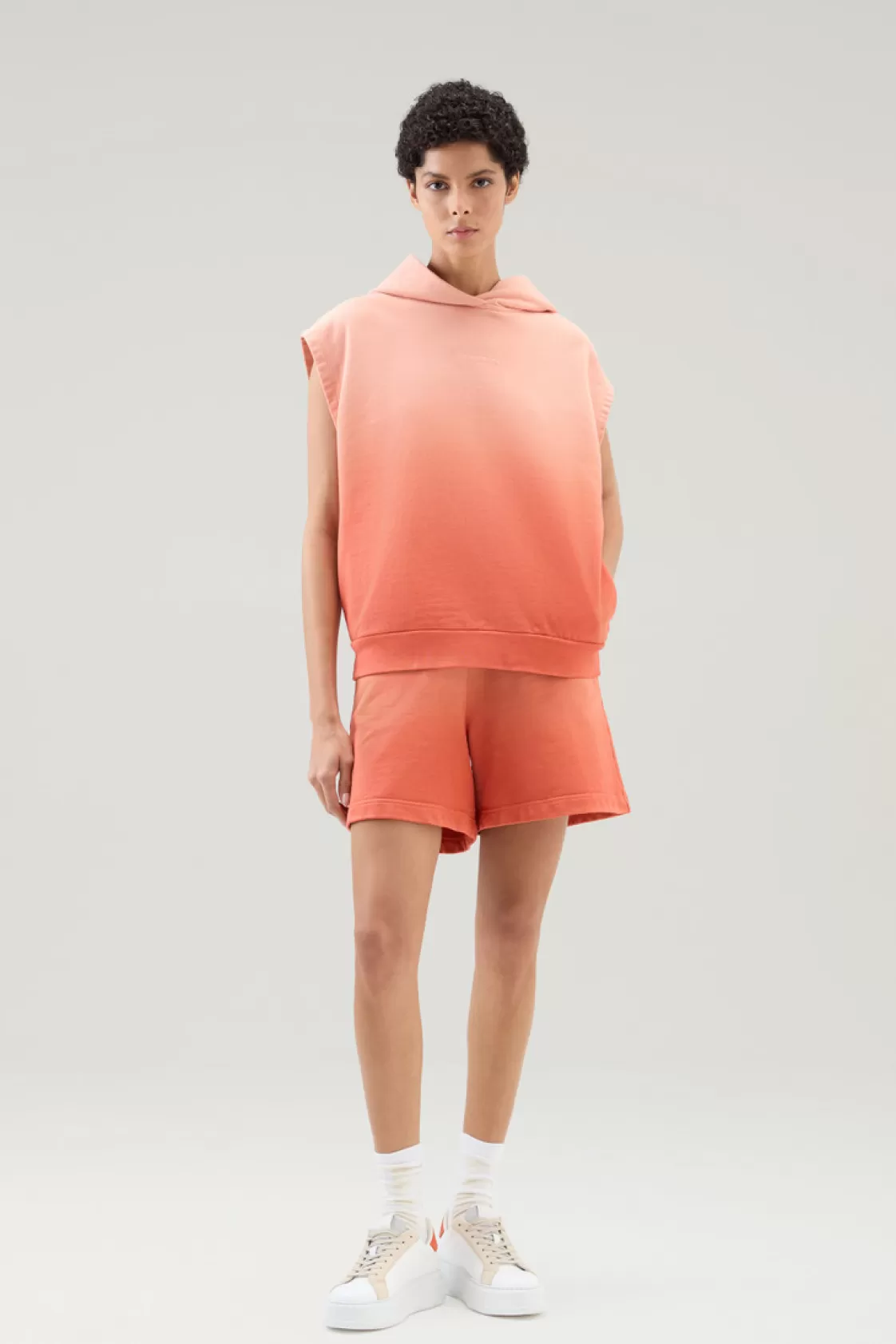 Sweatshirts>woolrich Sleeveless Hoodie In Garment-Dyed Pure Cotton Coral Sand